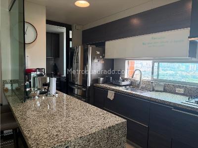 Apartamento de 3 alcobas en venta en El Poblado, Medellín, 150 m² · foto 6 de 20