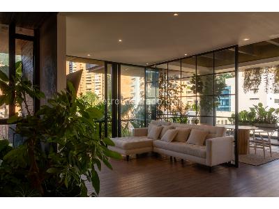 Apartamento de 3 alcobas en venta en El Poblado, Medellín, 242 m² · foto 3 de 20
