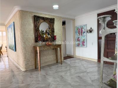 Apartamento de 4 alcobas en venta en Los Balsos Poblado, Medellín, 271 m² · foto 2 de 20