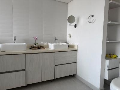 Apartamento de 4 alcobas en venta en Los Balsos Poblado, Medellín, 271 m² · foto 15 de 20