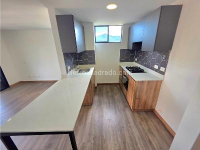 Apartamento de 2 alcobas en venta en Mayorca, Envigado, 75 m² · foto 2 de 12