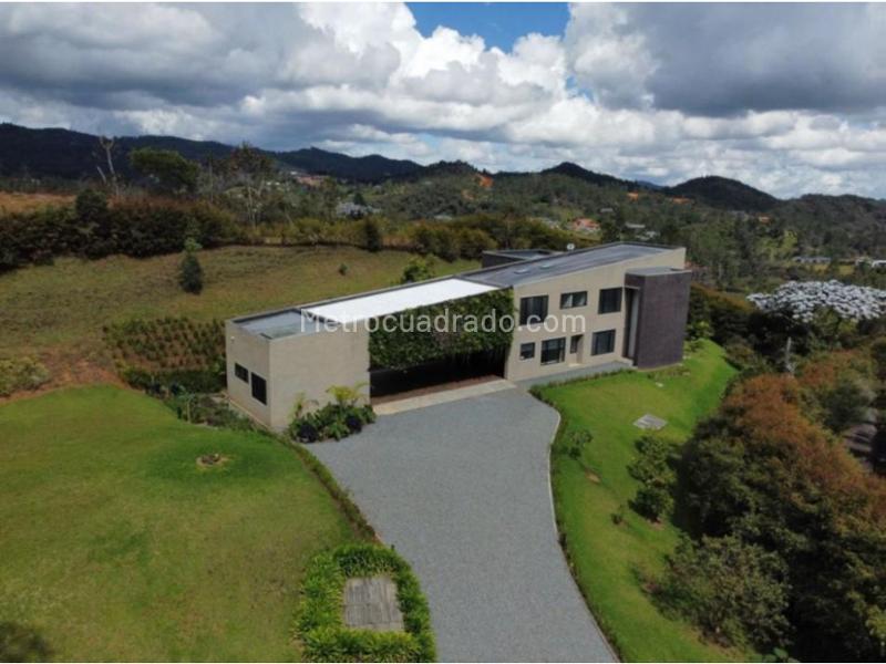 Casa – Envigado, barrio los naranjos, Valle de Aburrá - Más
