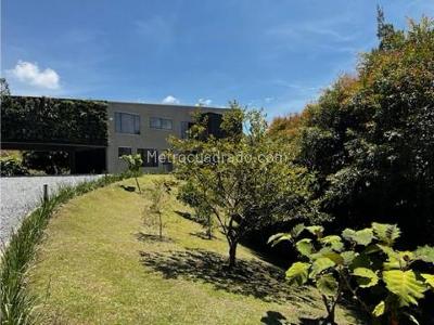 Casa de 3 alcobas en venta en Loma Del Escobero, Envigado · foto 4 de 20