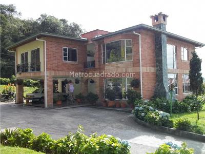 Casa de 5 alcobas en venta en Envigado, Medellín, 350 m² · foto 3 de 18