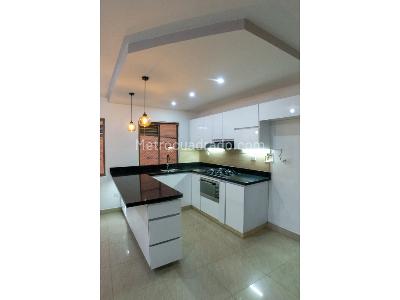 Apartamento de 3 alcobas en venta en Aves Maria, Sabaneta, 71 m² · foto 3 de 20