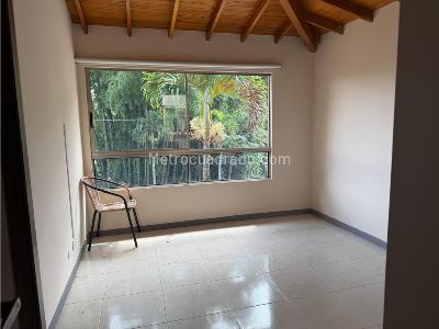Casa de 3 alcobas en venta en La Calleja, Envigado, 250 m² · foto 12 de 20