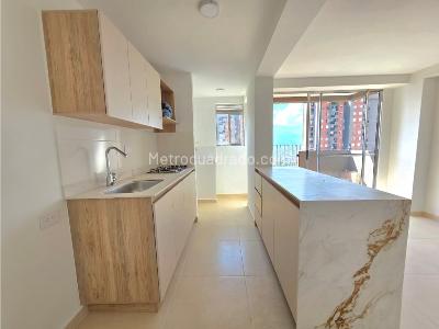 Apartamento de 3 alcobas en venta en Los Gomez, Itagüí, 56 m² · foto 2 de 13