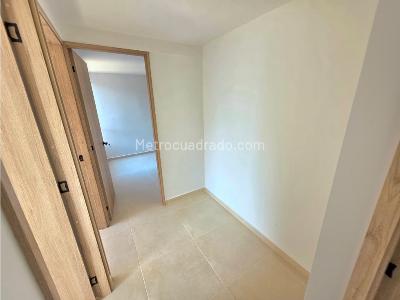 Apartamento de 3 alcobas en venta en Los Gomez, Itagüí, 56 m² · foto 7 de 13
