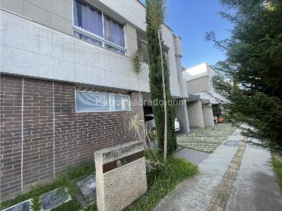 Casa de 4 alcobas en venta en Barro Blanco, Rionegro, 217 m² · foto 2 de 20