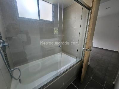 Apartamento de 3 alcobas en arriendo en Loma De Las Brujas, Envigado, 130 m² · foto 19 de 20