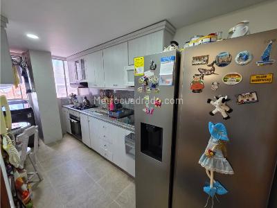 Apartamento de 3 alcobas en venta en Laureles, Medellín, 115 m² · foto 3 de 11