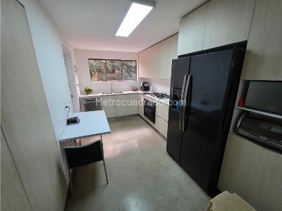 Apartamento de 4 alcobas en venta en El Poblado, Medellín, 261 m² · foto 7 de 17