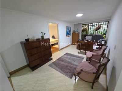 Apartamento de 4 alcobas en venta en El Poblado, Medellín, 261 m² · foto 8 de 17