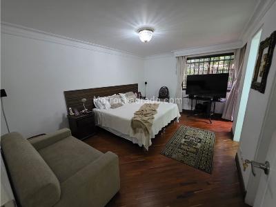 Apartamento de 4 alcobas en venta en El Poblado, Medellín, 261 m² · foto 9 de 17