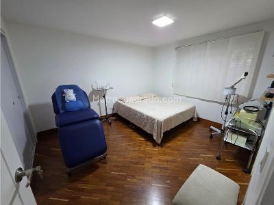 Apartamento de 4 alcobas en venta en El Poblado, Medellín, 261 m² · foto 15 de 17