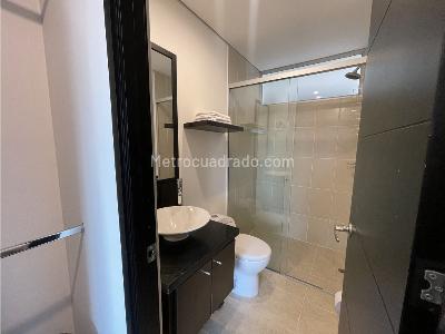 Apartamento de 2 alcobas en venta en El Poblado, Medellín, 73 m² · foto 9 de 20