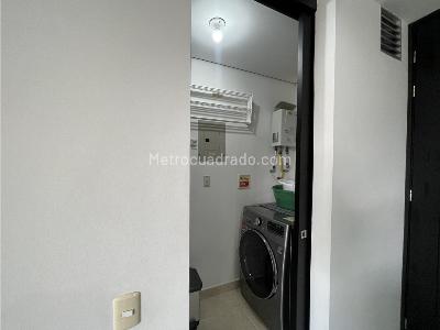Apartamento de 2 alcobas en venta en El Poblado, Medellín, 73 m² · foto 13 de 20