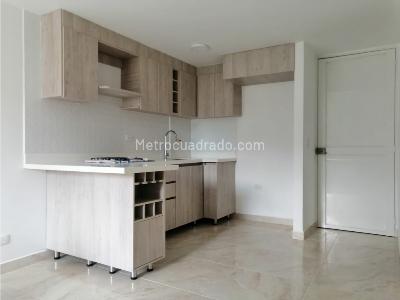 Apartamento de 3 alcobas en venta en Cañaveralejo, Sabaneta, 55 m² · foto 2 de 11