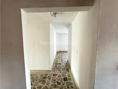 Apartamento de 4 alcobas en arriendo en Laureles, Medellín, 130 m² · foto 6 de 19