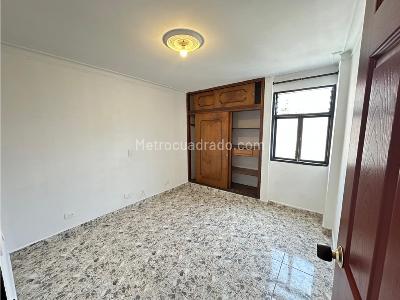 Apartamento de 4 alcobas en arriendo en Laureles, Medellín, 130 m² · foto 15 de 19