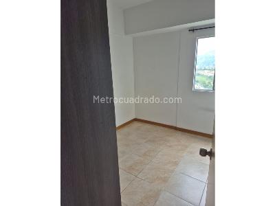 Apartamento de 2 alcobas en venta en Niquia, Bello, 66 m² · foto 2 de 11