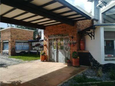Casa de 3 alcobas en venta en Alto De Las Palmas, Envigado, 285 m² · foto 3 de 11