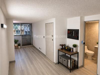 Apartamento de 2 alcobas en venta en La Castellana, Medellín, 69 m² · foto 2 de 14