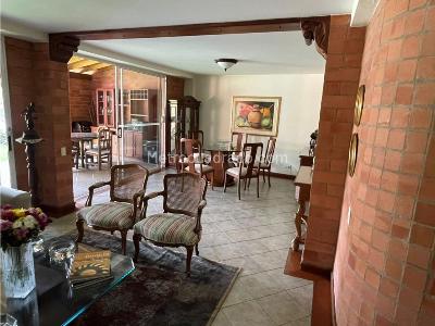 Casa de 3 alcobas en venta en Loma Del Chocho, Envigado, 335 m² · foto 14 de 15