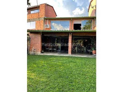 Casa de 3 alcobas en venta en Loma Del Chocho, Envigado, 335 m² · foto 3 de 15