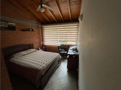 Casa de 3 alcobas en venta en Loma Del Chocho, Envigado, 335 m² · foto 6 de 15