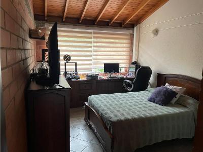Casa de 3 alcobas en venta en Loma Del Chocho, Envigado, 335 m² · foto 7 de 15