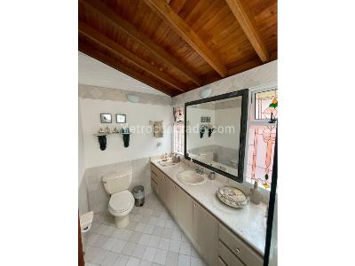 Casa de 3 alcobas en venta en Loma Del Chocho, Envigado, 335 m² · foto 9 de 15
