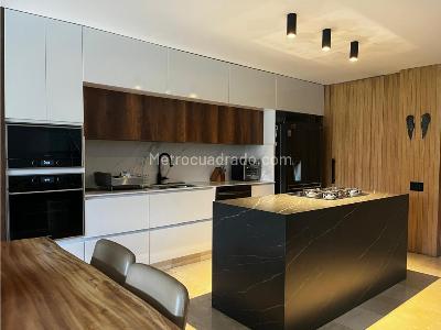Casa de 3 alcobas en venta en La Calleja, Envigado, 202 m² · foto 2 de 20