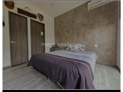 Casa de 3 alcobas en venta en El Tesoro, Medellín, 220 m² · foto 10 de 11