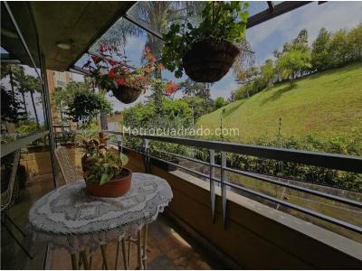 Casa de 3 alcobas en venta en El Tesoro, Medellín, 220 m² · foto 2 de 11