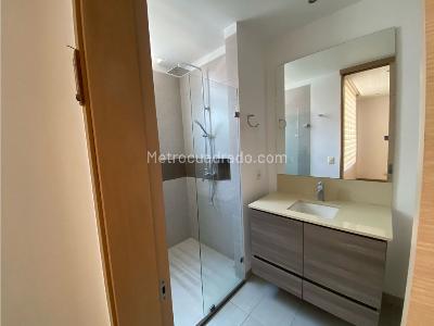 Apartamento de 3 alcobas en venta en El Poblado, Medellín, 187 m² · foto 16 de 19