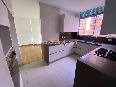 Apartamento de 3 alcobas en venta en El Poblado, Medellín, 187 m² · foto 2 de 19