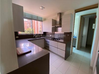 Apartamento de 3 alcobas en venta en El Poblado, Medellín, 187 m² · foto 3 de 19