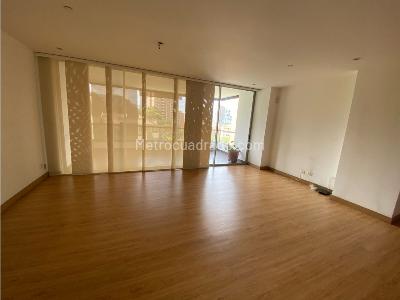 Apartamento de 3 alcobas en venta en El Poblado, Medellín, 187 m² · foto 4 de 19