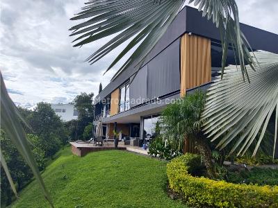 Casa de 5 alcobas en venta en Las Palmas, Medellín, 853 m² · foto 2 de 20