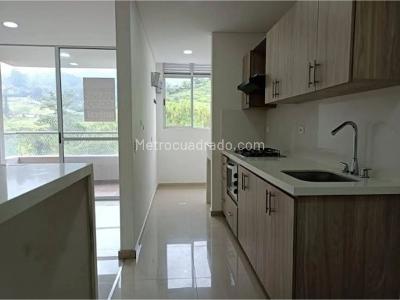 Apartamento de 3 alcobas en venta en Camino Verde, Envigado, 70 m² · foto 2 de 19