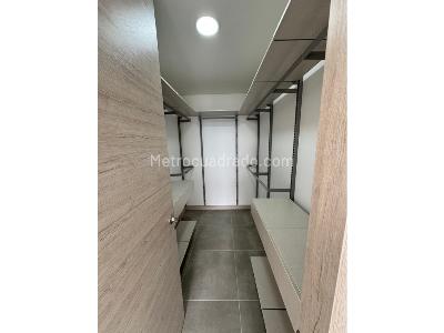 Apartaestudio en venta en El Poblado, Medellín, 67 m² · foto 8 de 13