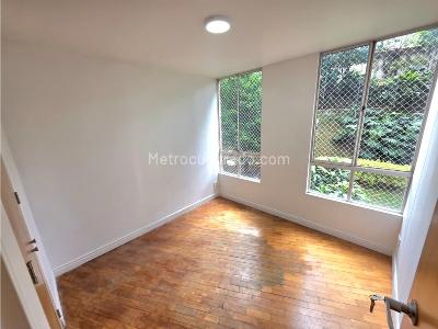 Apartamento de 4 alcobas en venta en Los Balsos Poblado, Medellín, 101 m² · foto 10 de 12