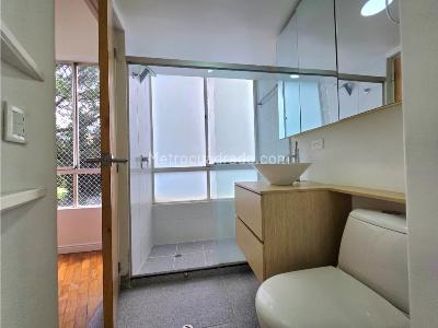 Apartamento de 4 alcobas en venta en Los Balsos Poblado, Medellín, 101 m² · foto 9 de 12