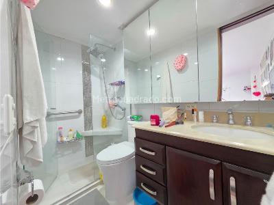 Apartamento de 3 alcobas en venta en El Poblado, Medellín, 177 m² · foto 17 de 19