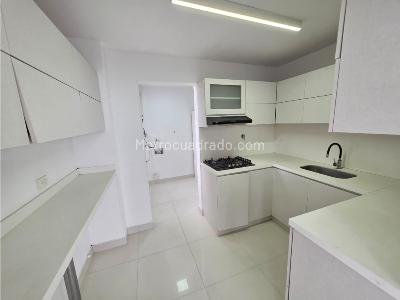 Apartamento en venta en El Poblado, Medellín · foto 4 de 20