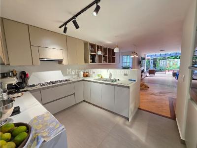 Casa de 3 alcobas en venta en El Poblado, Medellín, 316 m² · foto 3 de 20