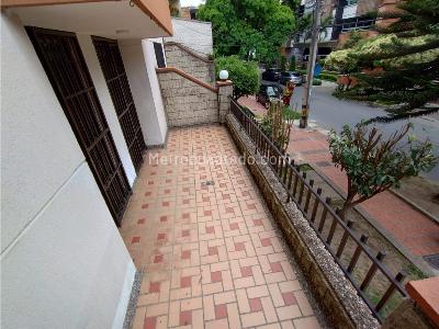 Apartamento de 3 alcobas en venta en Laureles, Medellín, 130 m² · foto 3 de 20