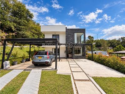 Casa en venta en Loma Del Escobero, Envigado · foto 2 de 16