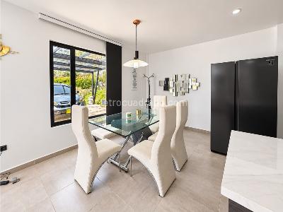 Casa en venta en Loma Del Escobero, Envigado · foto 11 de 16